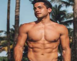 Marchioni is a fitness freak and work hard to maintain his looks.